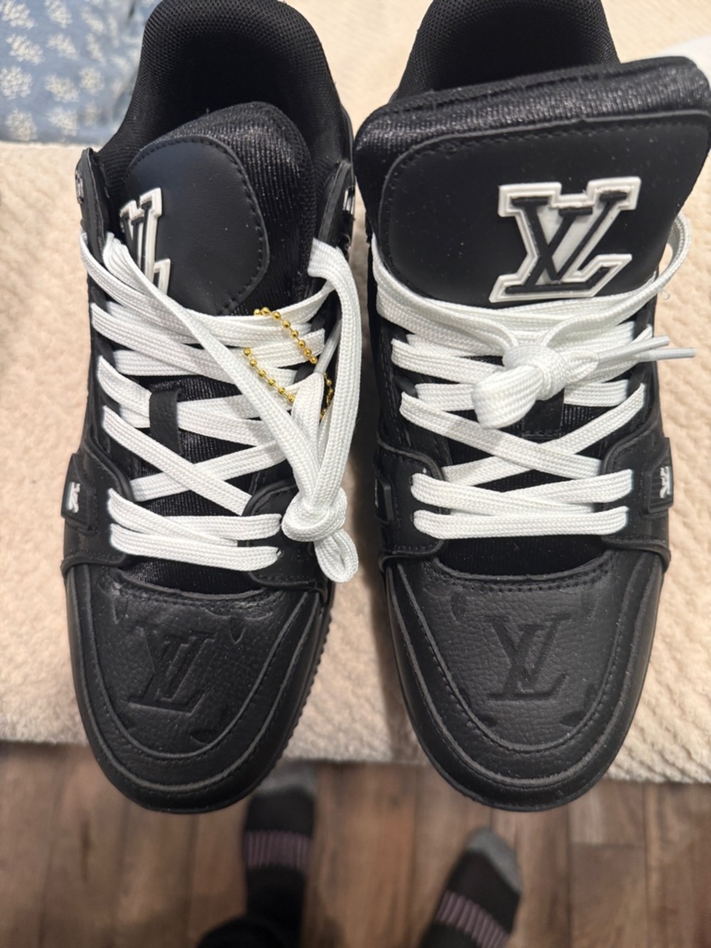 Louis Vuitton Black Sneakers with White Laces and White Insole Logo - Picture 3 of 6